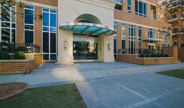 817 15 AVE SW #2600, Calgary, AB T2R 0H8