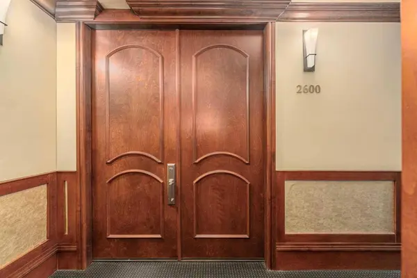 817 15 AVE SW #2600, Calgary, AB T2R 0H8