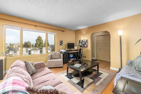 2311 19 ST SW, Calgary, AB T2T 4X1