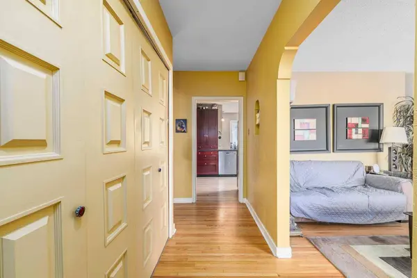 2311 19 ST SW, Calgary, AB T2T 4X1