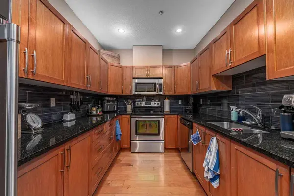 1899 45 ST NW #207, Calgary, AB T3B 4S3