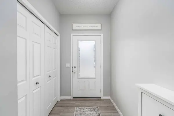 401 Hillcrest RD SW, Airdrie, AB T4B 4T8