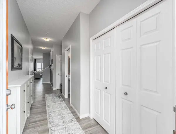 401 Hillcrest RD SW, Airdrie, AB T4B 4T8