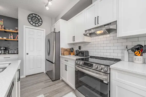 401 Hillcrest RD SW, Airdrie, AB T4B 4T8