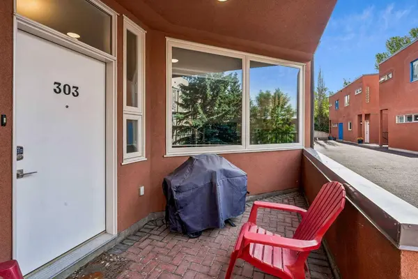 718 5 ST NE #303, Calgary, AB T2E 3W8