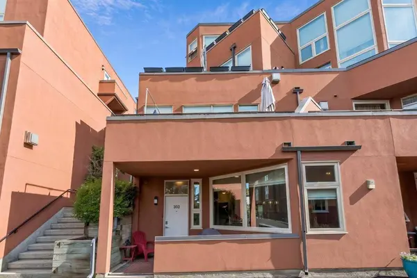 718 5 ST NE #303, Calgary, AB T2E 3W8