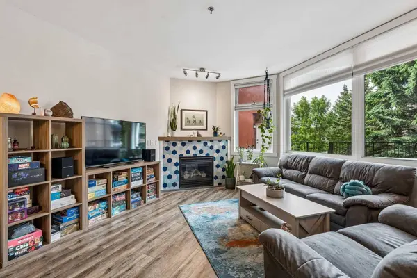 718 5 ST NE #303, Calgary, AB T2E 3W8