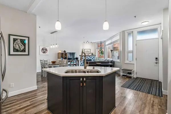 718 5 ST NE #303, Calgary, AB T2E 3W8