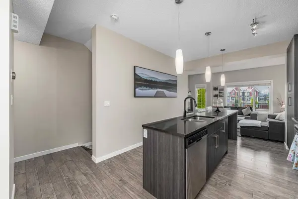 304 Marquis LN SE, Calgary, AB T3M 2G8