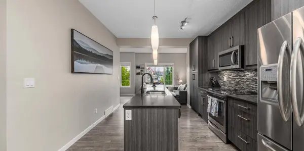 304 Marquis LN SE, Calgary, AB T3M 2G8
