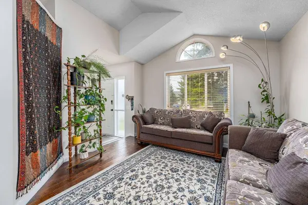 26 Martingrove Mews NE, Calgary, AB T3J 2S9