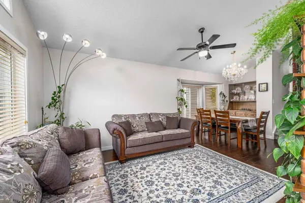 26 Martingrove Mews NE, Calgary, AB T3J 2S9