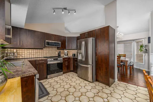 26 Martingrove Mews NE, Calgary, AB T3J 2S9