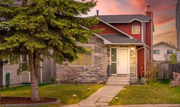 26 Martingrove Mews NE, Calgary, AB T3J 2S9