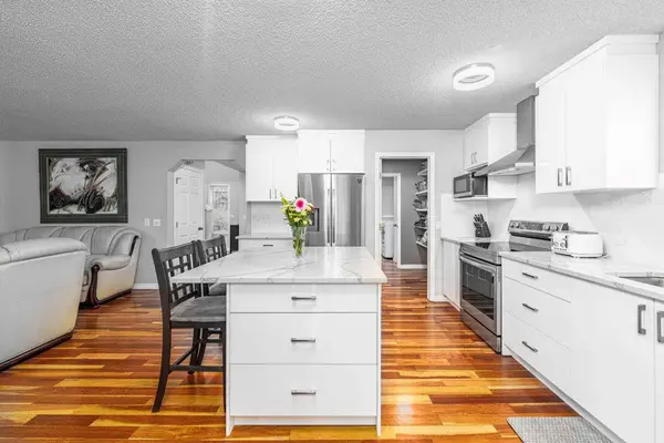12 Chapalina MNR SE, Calgary, AB T2X 3P3