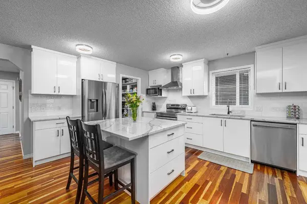12 Chapalina MNR SE, Calgary, AB T2X 3P3