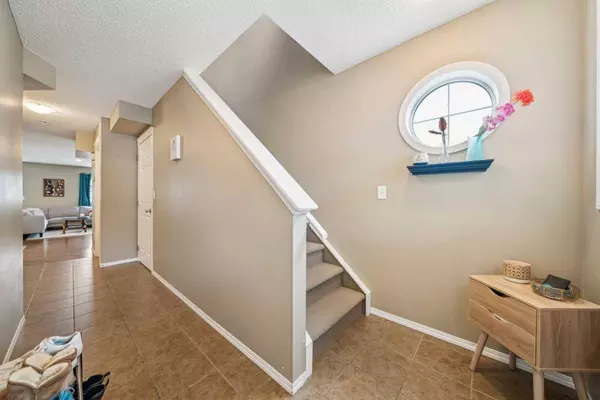 112 Country Village LN NE, Calgary, AB T3K0E8