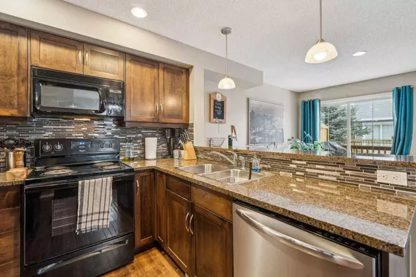 112 Country Village LN NE, Calgary, AB T3K0E8