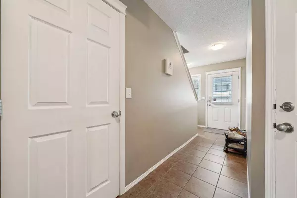 112 Country Village LN NE, Calgary, AB T3K0E8