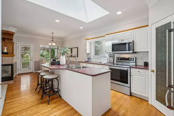 84 Evergreen WAY SW, Calgary, AB T2Y 3K8