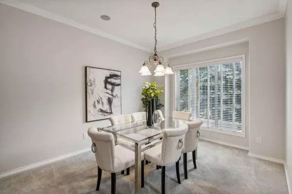 84 Evergreen WAY SW, Calgary, AB T2Y 3K8