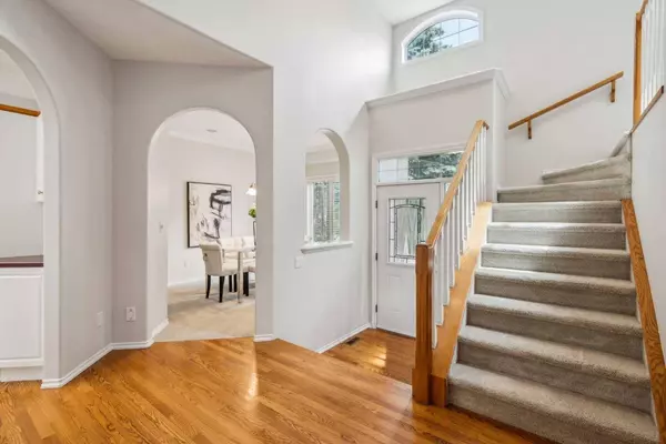 84 Evergreen WAY SW, Calgary, AB T2Y 3K8