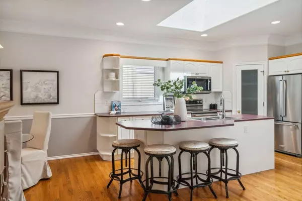 84 Evergreen WAY SW, Calgary, AB T2Y 3K8