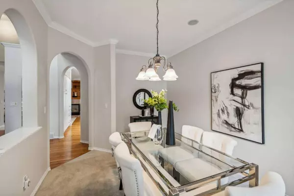 84 Evergreen WAY SW, Calgary, AB T2Y 3K8