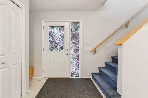 146 Everwillow Close SW, Calgary, AB T2Y 4G6