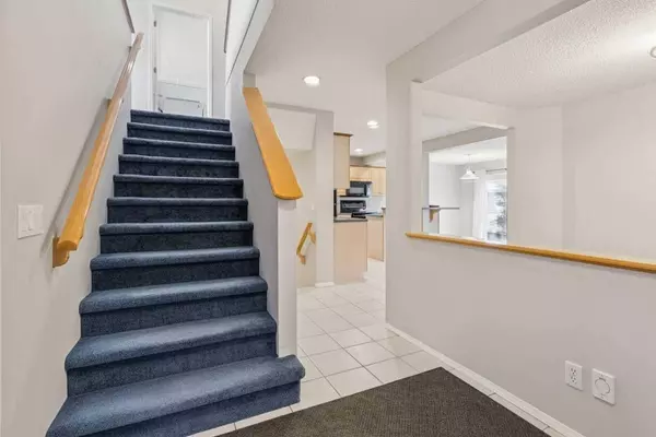 146 Everwillow Close SW, Calgary, AB T2Y 4G6