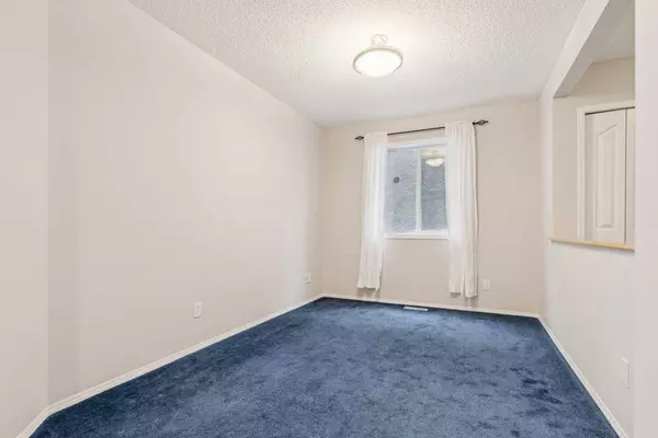 146 Everwillow Close SW, Calgary, AB T2Y 4G6