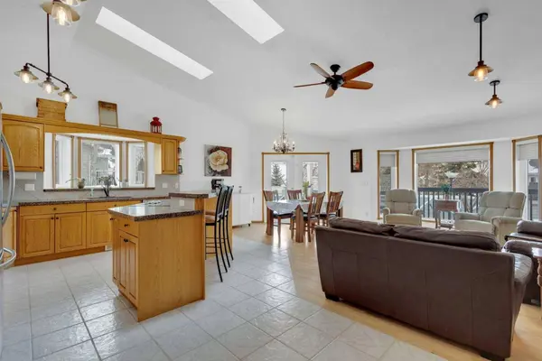 164 Reichley, Red Deer, AB T4P 3S8