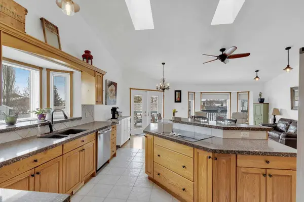 164 Reichley, Red Deer, AB T4P 3S8