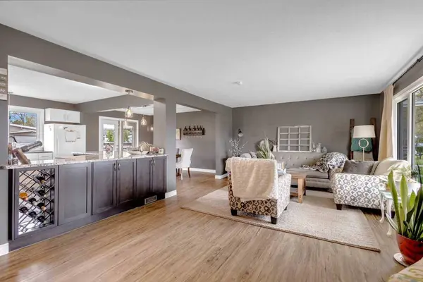 6014 52 AVE, Ponoka, AB T4J 1K4