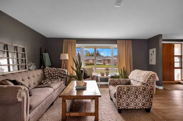 6014 52 AVE, Ponoka, AB T4J 1K4