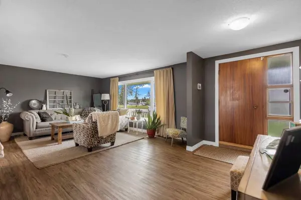 6014 52 AVE, Ponoka, AB T4J 1K4