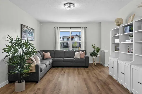 15 Wolf Willow BLVD SE, Calgary, AB T2X 3Z9