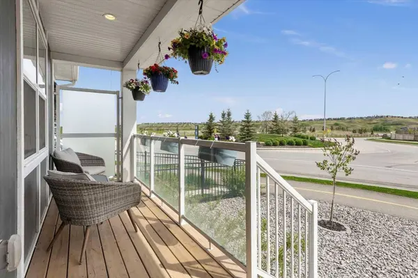 15 Wolf Willow BLVD SE, Calgary, AB T2X 3Z9