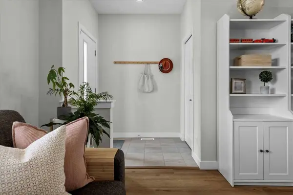 15 Wolf Willow BLVD SE, Calgary, AB T2X 3Z9