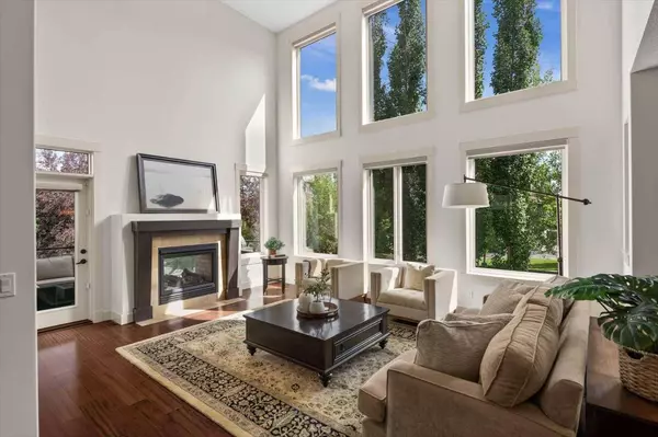 40 West Coach CT SW, Calgary, AB T3H 0N1