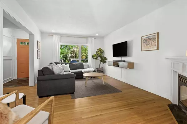 1921 Mountview CRES NE, Calgary, AB T2E 5N4