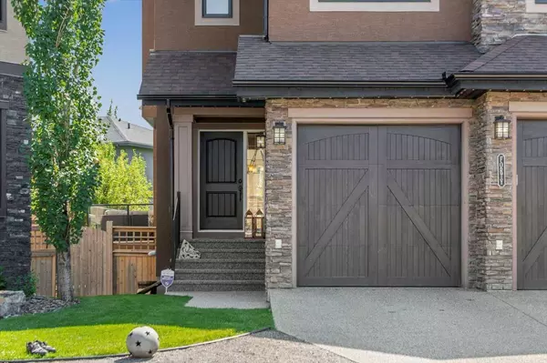 40 West Coach CT SW, Calgary, AB T3H 0N1