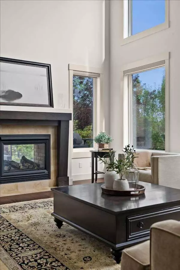 40 West Coach CT SW, Calgary, AB T3H 0N1