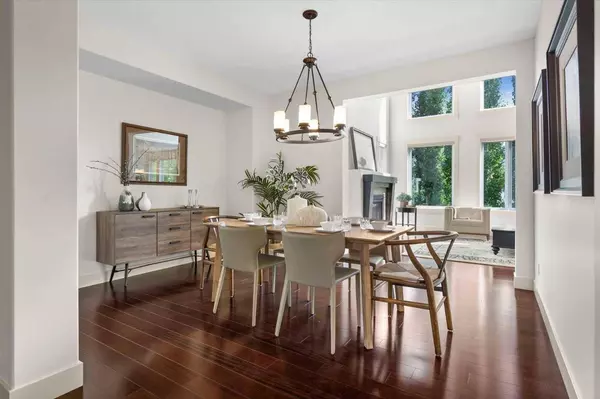 40 West Coach CT SW, Calgary, AB T3H 0N1