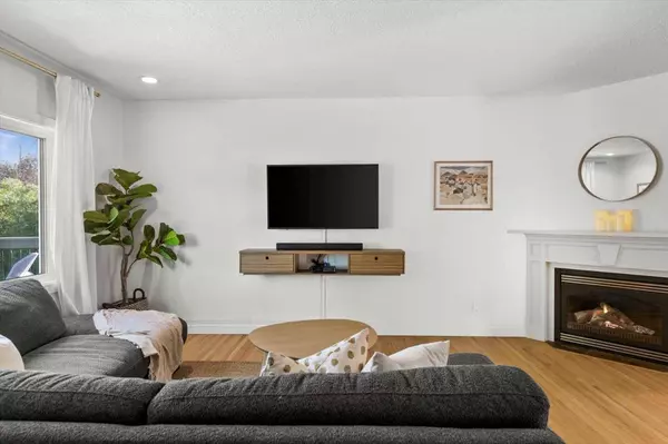 1921 Mountview CRES NE, Calgary, AB T2E 5N4