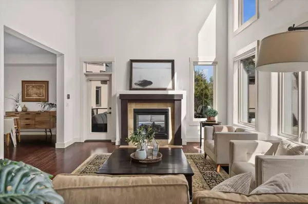 40 West Coach CT SW, Calgary, AB T3H 0N1