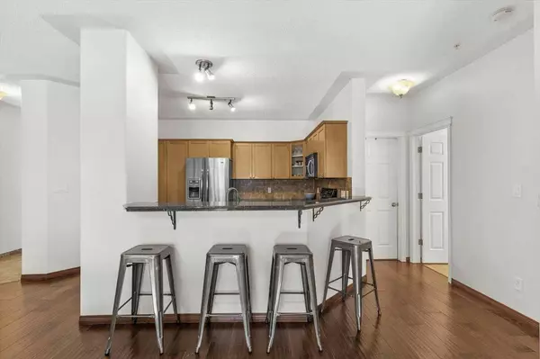 2422 Erlton ST SW #408, Calgary, AB T2S 3B6