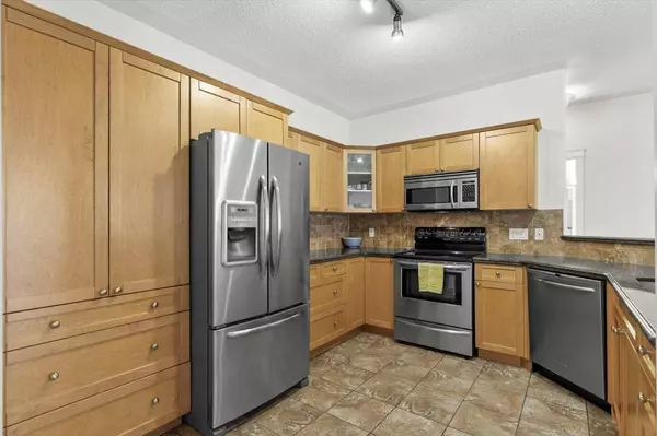 2422 Erlton ST SW #408, Calgary, AB T2S 3B6