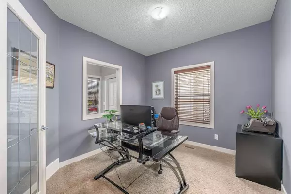 26 Chapalina GRV SE, Calgary, AB T2Y 0A8