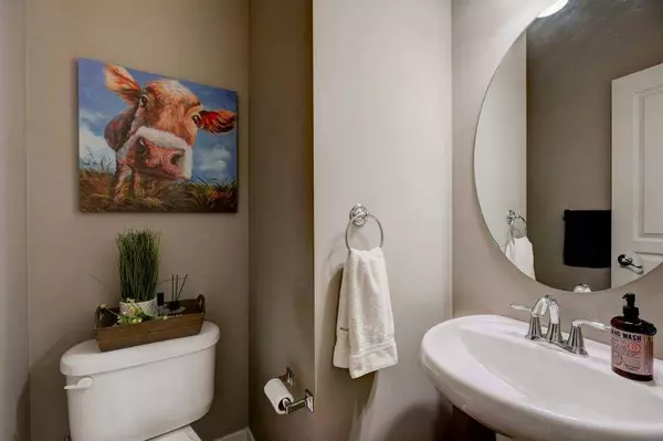 147 Elgin Meadows WAY SE, Calgary, AB T2Z 0S2